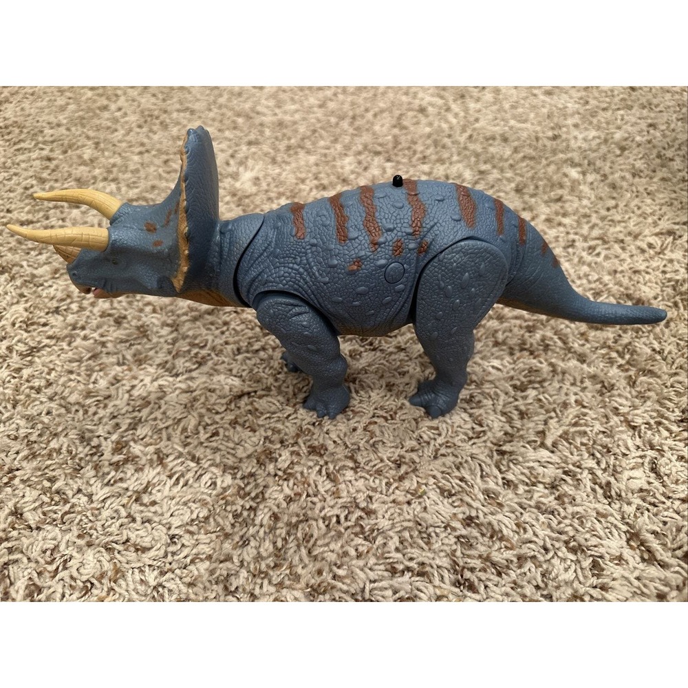 Dragon-I Electronic Triceratops Eyes Light Up, Roars & Moves 14"‎ Long Dinosaur